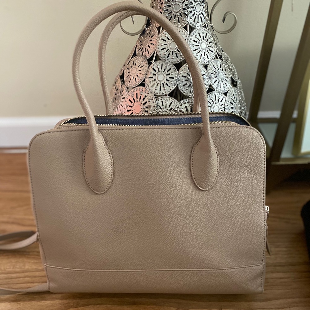 Pretty light weight Purse